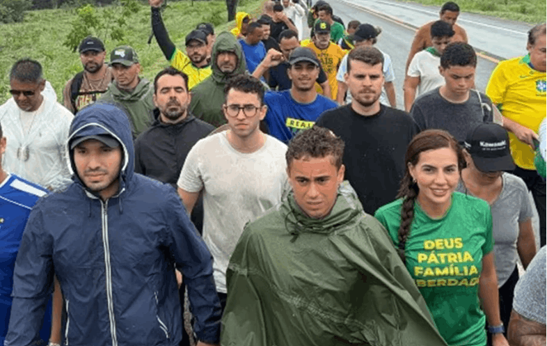 Caminhando contra o vento ou em direção a ele?